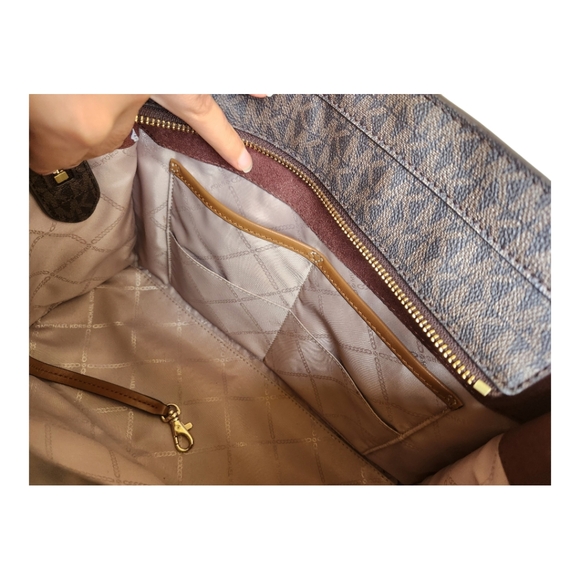 Michael  Kors large Hhamilton monogram leather satchel! - Picture 13 of 16